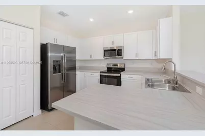 3326 W 112th St #3326, Hialeah, FL 33018 - Photo 7