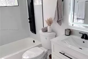 5660 NE 5th Ave, Oakland Park, FL 33334 - Photo 23