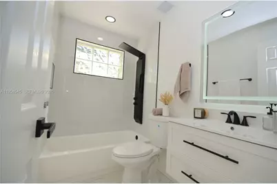 5655 NE 6th Ave, Oakland Park, FL 33334 - Photo 25