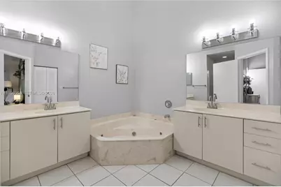 8864 NW 189th Ter, Hialeah, FL 33018 - Photo 17
