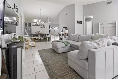 8864 NW 189th Ter, Hialeah, FL 33018 - Photo 3