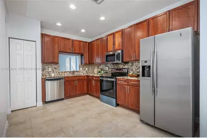 9719 Darlington Pl, Cooper City, FL 33328 - Photo 11