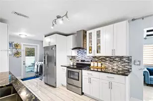 821 N 73rd Ter, Hollywood, FL 33024 - Photo 9