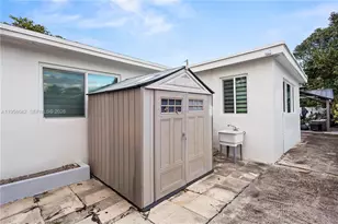 821 N 73rd Ter, Hollywood, FL 33024 - Photo 31