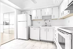 1000 St Charles Pl, Pembroke Pines, FL 33026 - Photo 11