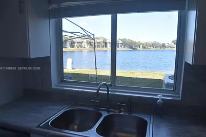 9763 NW 37th St, Sunrise, FL 33351 - Photo 17