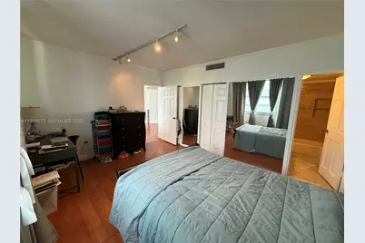 999 Brickell Bay Dr #2002, Miami, FL 33131 - Photo 35