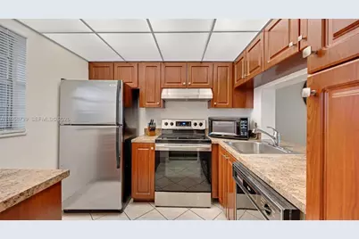 9460 Poinciana Pl #404, Davie, FL 33324 - Photo 5