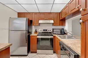 9460 Poinciana Pl, Davie, FL 33324 - Photo 5