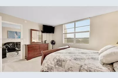 9460 Poinciana Pl #404, Davie, FL 33324 - Photo 11