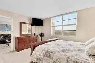 9460 Poinciana Pl, Davie, FL 33324 - Photo 11