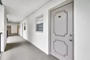 9460 Poinciana Pl, Davie, FL 33324 - Photo 3