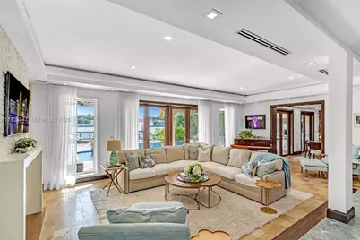 1398 Bay Dr, Miami Beach, FL 33141 - Photo 9