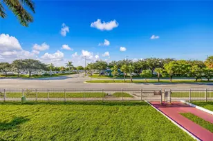 505 NW 177th St, Miami Gardens, FL 33169 - Photo 9