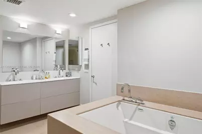 5875 Collins Ave #502, Miami Beach, FL 33140 - Photo 9