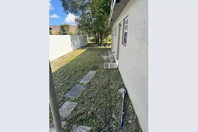 412 NW 21st Ter, Fort Lauderdale, FL 33311 - Photo 5