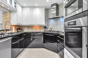 1715 NE 40th St, Oakland Park, FL 33334 - Photo 21