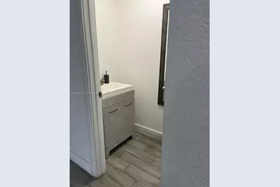 3008 NW 13th St, Miami, FL 33125 - Photo 17