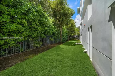 100 S Pointe Dr #TH-13, Miami Beach, FL 33139 - Photo 47