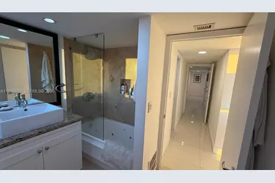 5900 Collins Av #1008, Miami Beach, FL 33140 - Photo 19