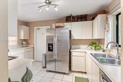 6710 S Parkway Dr #3-11, Margate, FL 33068 - Photo 5