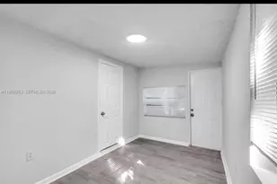 914 NW 80th St, Miami, FL 33150 - Photo 11