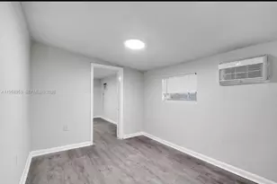 914 NW 80th St, Miami, FL 33150 - Photo 13