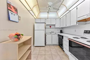 701 NE 1st Ct, Hallandale Beach, FL 33009 - Photo 7