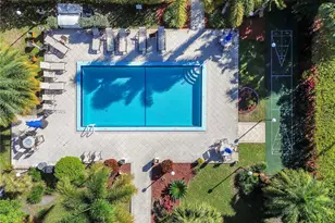 701 NE 1st Ct, Hallandale Beach, FL 33009 - Photo 31