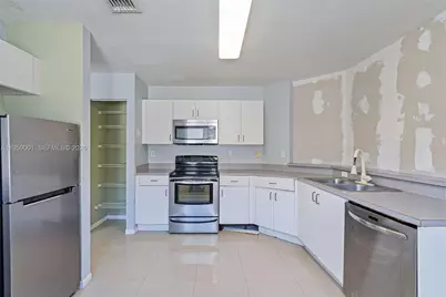 17319 SW 22nd St, Miramar, FL 33029 - Photo 15