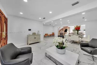 1700 Cleveland Rd, Miami Beach, FL 33141 - Photo 11