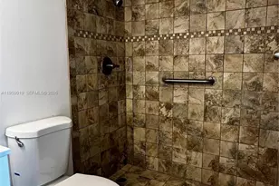 1020 Meridian Ave, Miami Beach, FL 33139 - Photo 5