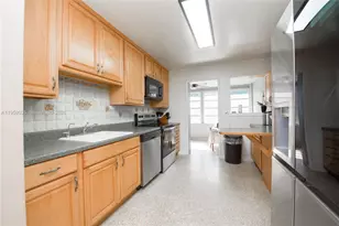 1560 NE 11th St, Homestead, FL 33033 - Photo 3