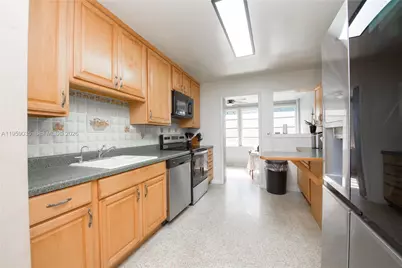 1560 NE 11th St, Homestead, FL 33033 - Photo 7