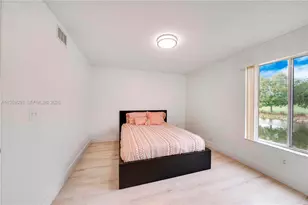 437 Vista Isles Dr, Sunrise, FL 33325 - Photo 19