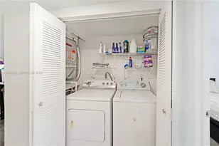 437 Vista Isles Dr, Sunrise, FL 33325 - Photo 23