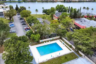 942 NE 199th St, Miami, FL 33179 - Photo 21