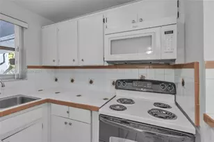 210 Fontainebleau Blvd, Miami, FL 33172 - Photo 9