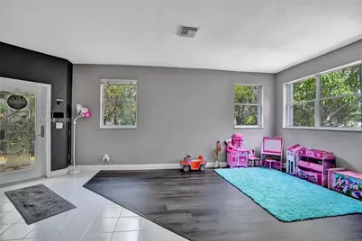 218 NW 75th Ter, Plantation, FL 33317 - Photo 5