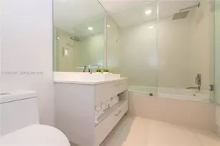 55 SW 9th St, Miami, FL 33130 - Photo 13