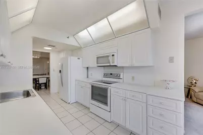 20281 E Country Club Dr #M6, Aventura, FL 33180 - Photo 11