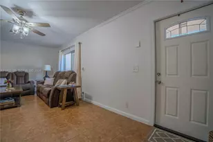 1527 NW 80th Ave, Margate, FL 33063 - Photo 5