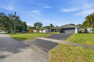 861 N Bel Air Dr, Plantation, FL 33317 - Photo 21