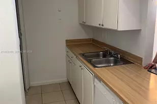 18322 NW 68th Ave, Hialeah, FL 33015 - Photo 7