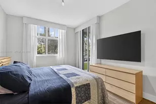 9725 NW 52nd St, Doral, FL 33178 - Photo 13