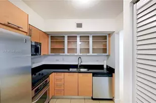 31 SE 5th St, Miami, FL 33131 - Photo 9