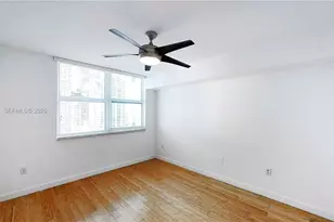 31 SE 5th St, Miami, FL 33131 - Photo 11