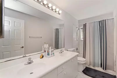 1095 Chenille Cir, Weston, FL 33327 - Photo 21