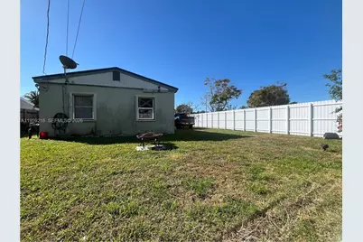 1701 NE 180th St, North Miami Beach, FL 33162 - Photo 5