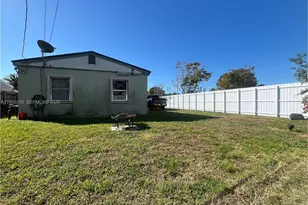 1701 NE 180th St, North Miami Beach, FL 33162 - Photo 5